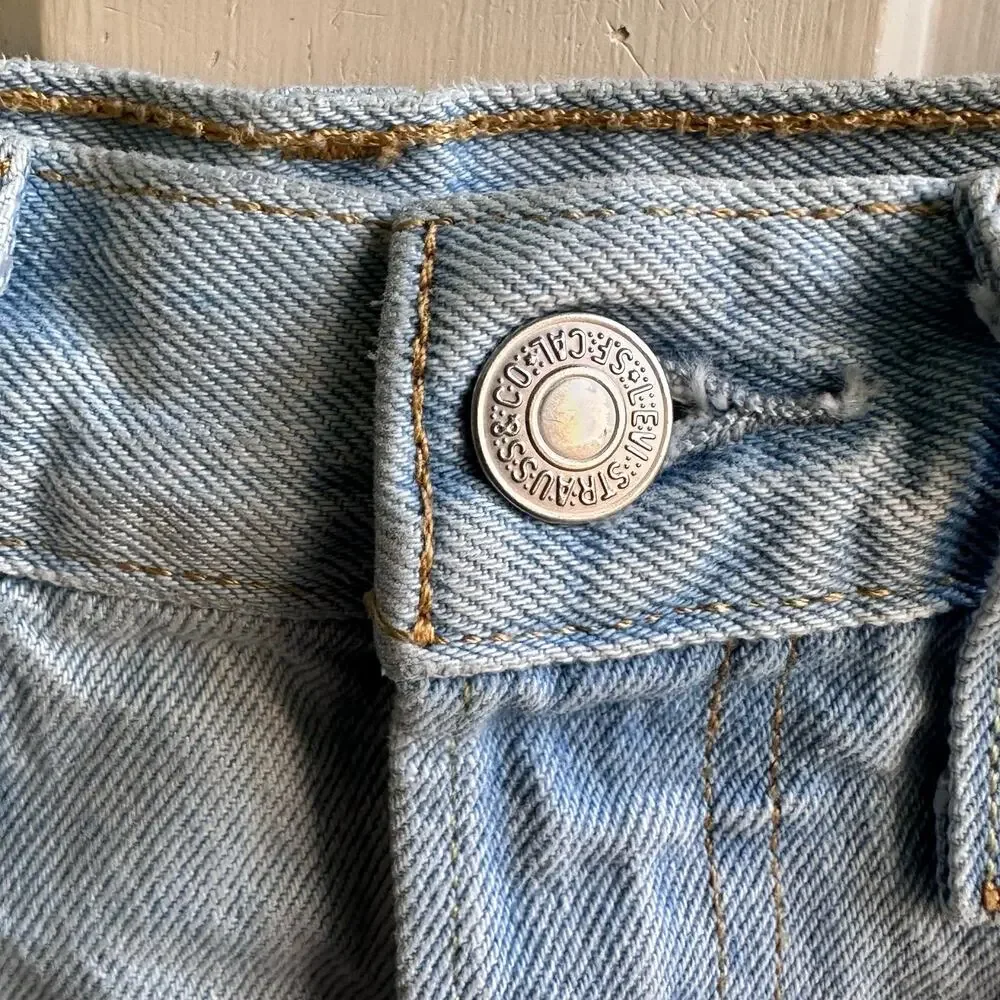 Levi’s 501 High Rise Cutoff Denim Shorts | Light Wash | W26 - Picture 4 of 10